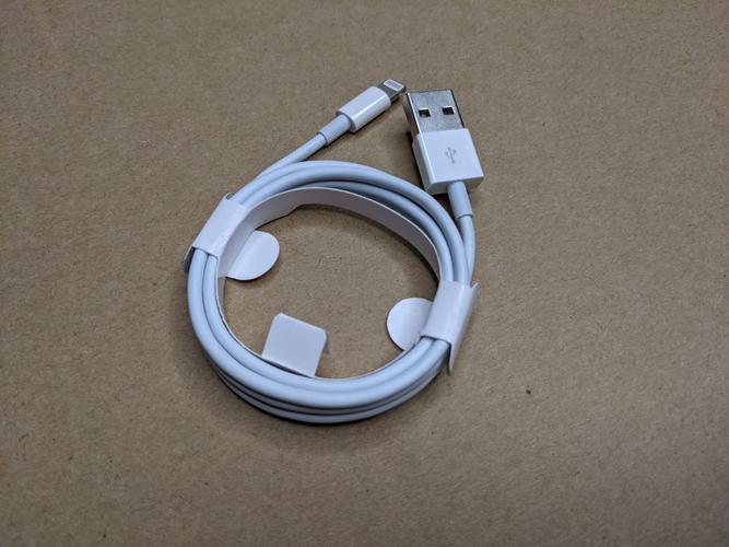 外貿(mào)適用蘋果手機(jī)充電線數(shù)據(jù)線 1米2米粗芯過2A 手機(jī)數(shù)據(jù)線選購指南